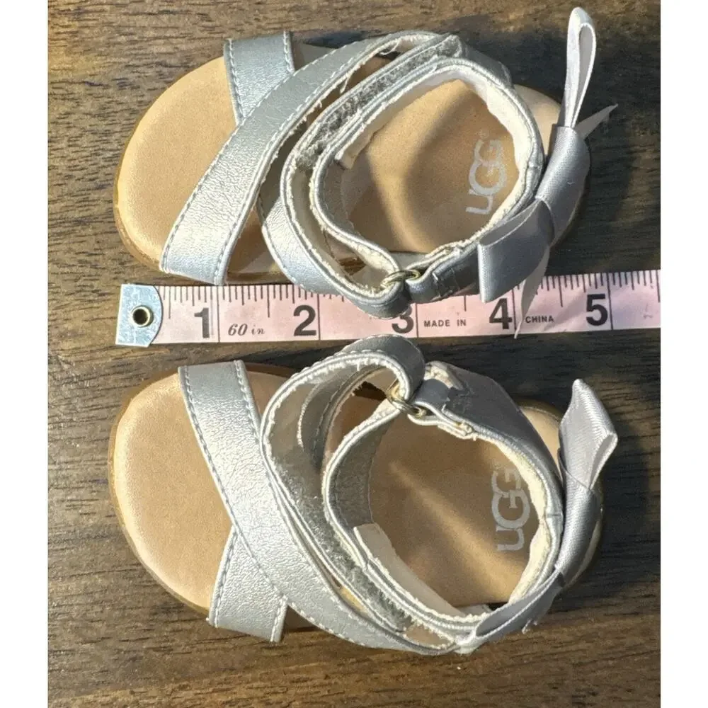 Ugg Girl‎ Toddler Sandals size 2 / 3 Silver